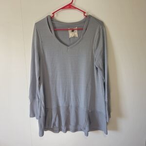 Cupio Gray V-Neck Long Sleeve Tunic Top Ruffled Hem Soft Knit L Stretch Gray